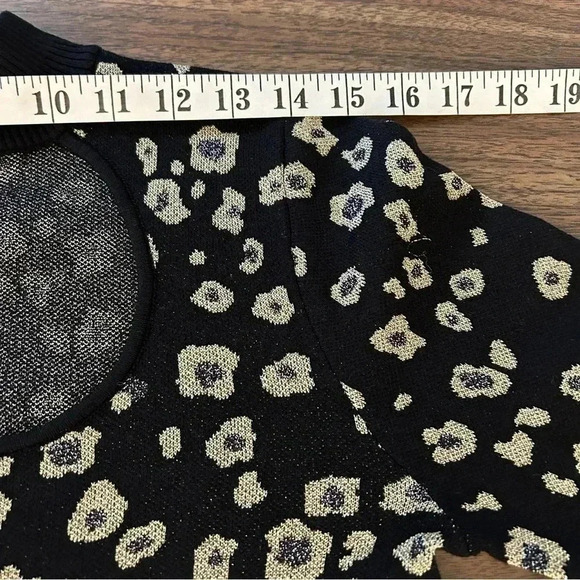 525 Women's Jacquard Cutout Mockneck Top  M - Picture 7 of 10